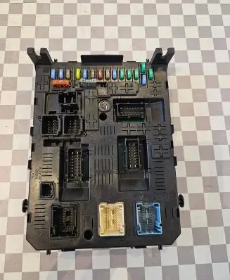 Peugeot 3008 I Fuse module 281197595