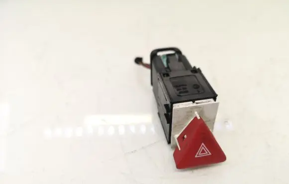 Volkswagen PASSAT B6 Hazard light switch 3C0953509A