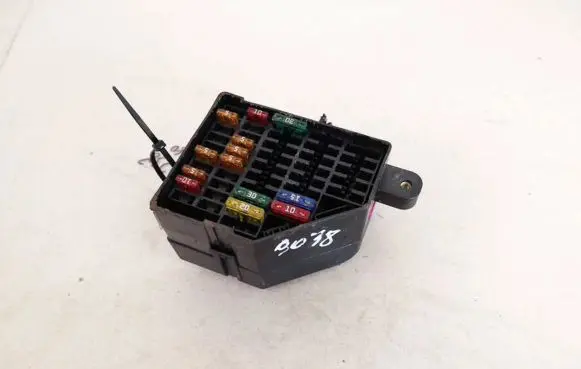 Volkswagen PASSAT B6 Fuse box set 3c1941824 3c0880204c