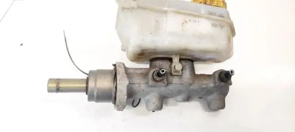 Volkswagen Polo IV 9N3 Master brake cylinder