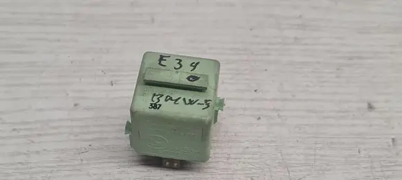 BMW 5 E39 Other relay 61368373700