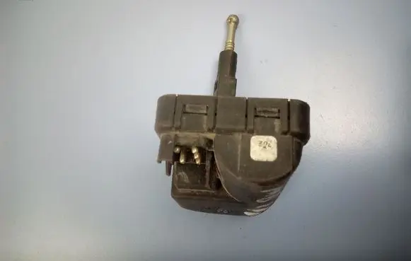 Headlight level adjustment motor