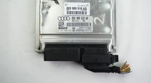 Audi A4 S4 B7 8E 8H Engine control unit/module 8E0909518AQ 0261208524