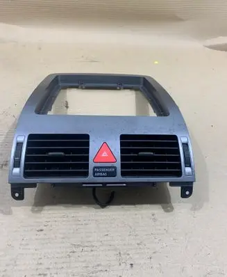 Volkswagen Touran I Dash center air vent grill
