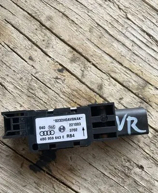 Audi A8 S8 D3 4E Airbag deployment crash/impact sensor 4B0959643E 221003 0232H0AV8NAK