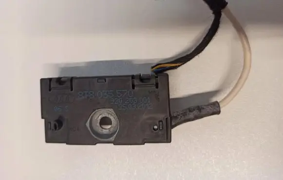 Audi A4 S4 B8 8K Aerial antenna filter 8T0035570