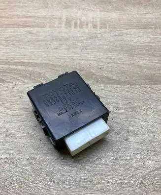 Toyota Auris 150 Window wiper relay 8594002040