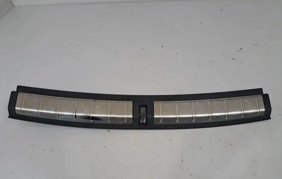 Trunk/boot sill cover protection