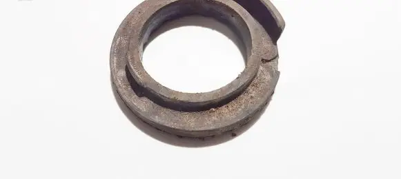 Audi A4 S4 B5 8D Front coil spring rubber mount 333512149b