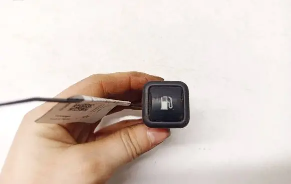 Volkswagen Golf IV Fuel tank opening switch 3B0959833A