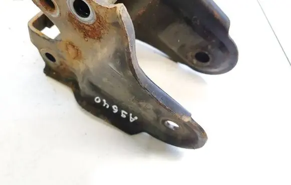 Chevrolet Captiva Engine mounting bracket