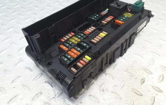 BMW 5 F10 F11 Fuse module 9234421 01379376 923442101