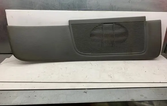 Chrysler Town u0026 Country IV Tailgate/trunk side cover trim 05028473AA
