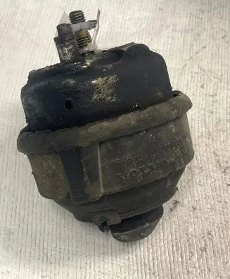 Volvo S60 Engine mount bracket 8683293