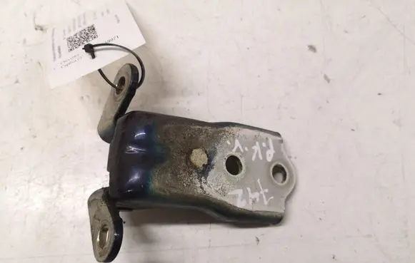 Chevrolet Captiva Front door upper hinge 06H25