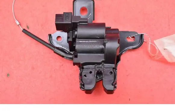 Ford Mondeo MK I Tailgate/trunk/boot lock/catch/latch GJU6F