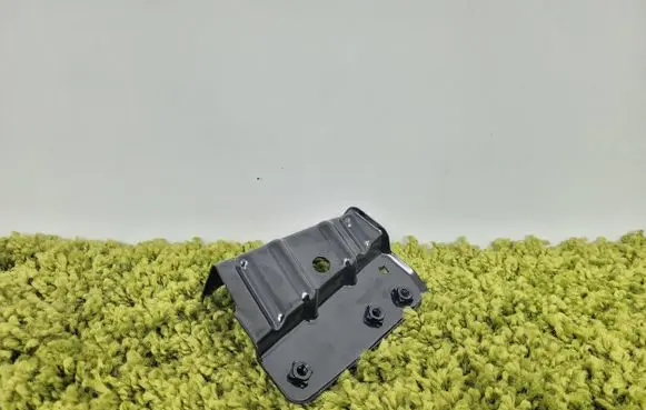 Nissan Qashqai Fender mounting bracket f3181-br0ma