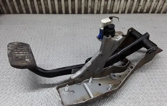 Volvo XC60 Brake pedal