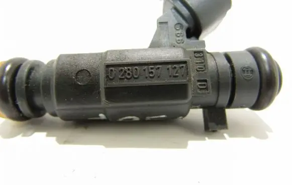 Peugeot 208 Fuel injector 0280157127