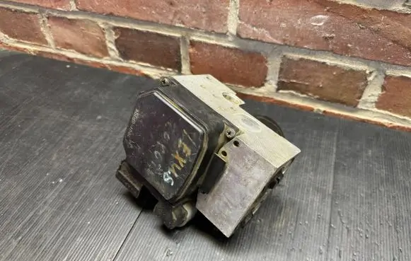 Lexus IS 200-300 ABS Pump 1332005000 133200-5000