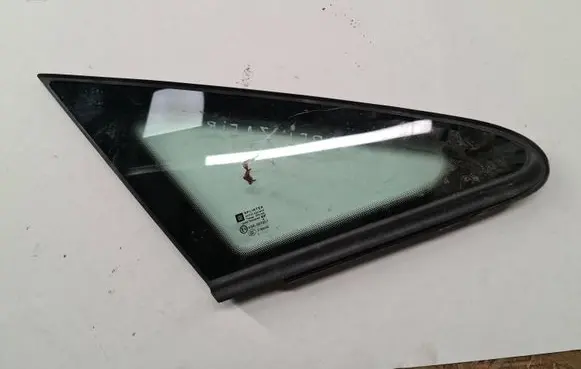 Opel Zafira B Front triangle window/glass 13123921 M1918 43R007951