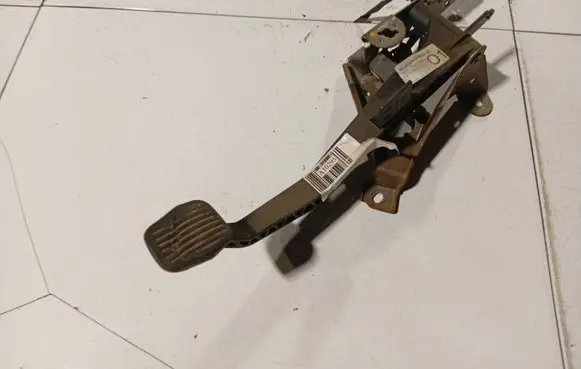 Ford Focus C-MAX Clutch pedal 