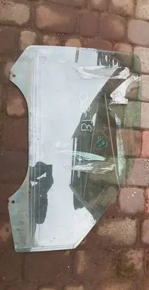 Mazda BT-50 Front door window glass four-door