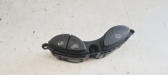 Ford Focus Windscreen/window heater switch 98AG19A945BG