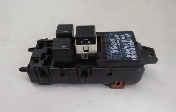 Mitsubishi Carisma Fuse module MB953355