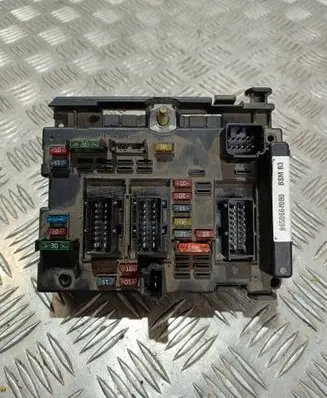 Peugeot 307 Fuse module BSMB3 33111663 9650664080