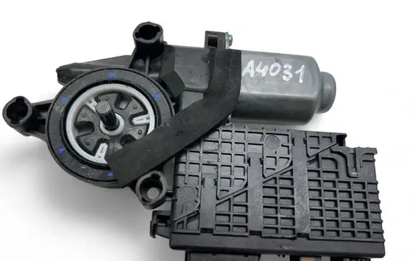 Citroen C4 II Front door window regulator motor 9682495680