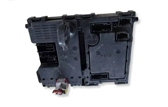 Peugeot 206 Fuse module 9626460880