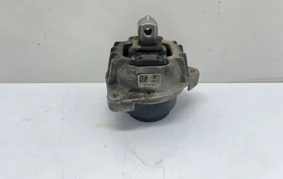 Engine mount bracket