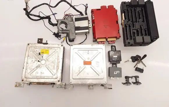 Maserati 228 Engine ECU kit and lock set TRG96686 WR4C07 MED602E