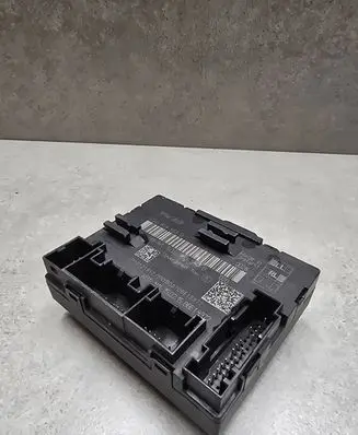 Volkswagen PASSAT B8 Door control unit/module 5Q0959593D 5Q0959593B