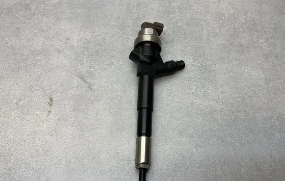 Fuel injector