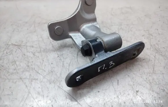 Mercedes-Benz CLS C218 X218 Rear door lower hinge