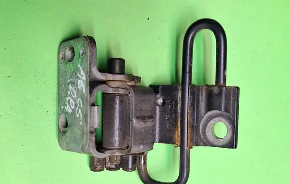 Audi A6 S6 C5 4B Front door lower hinge 4B0831412A