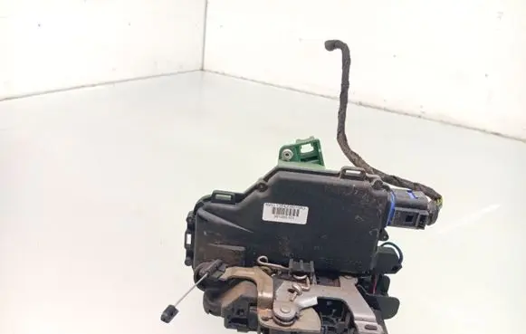 Volkswagen Polo Rear door lock 3B4839016AG