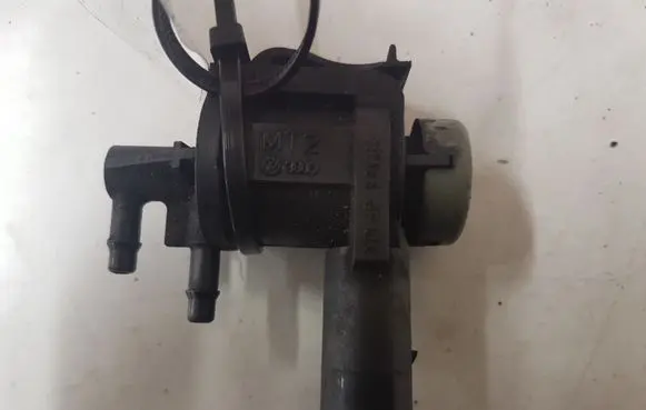 Volkswagen Golf IV Turbo solenoid valve 1J0906283C
