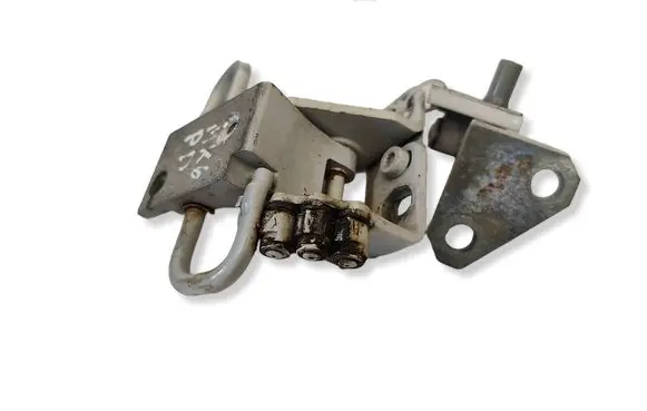 Volkswagen Golf VI Front door hinge set 1K0831412I A046575