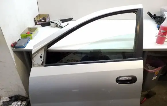 Nissan Almera Tino Front door OEM