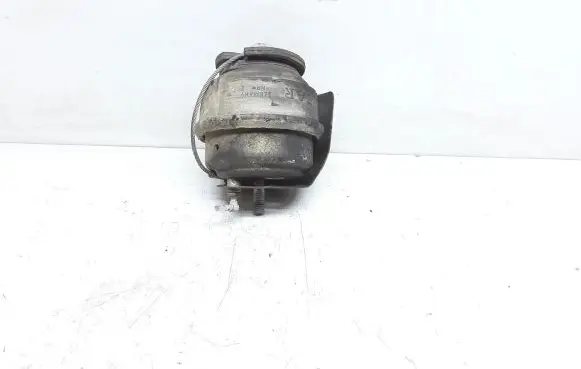 Volvo XC90 Engine mount bracket 30741397