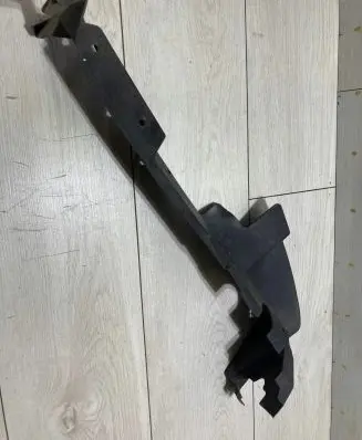 Radiator mount bracket