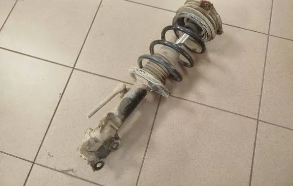 Nissan NV200 Front shock absorber with coil spring 