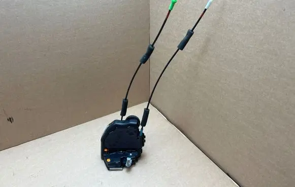 Lexus CT 200H Rear door lock A046693