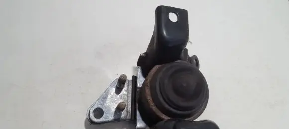 Toyota Corolla Verso AR10 Engine mount bracket