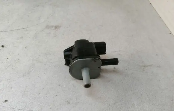 Toyota Auris E180 Vacuum valve 9091012276 1362007010