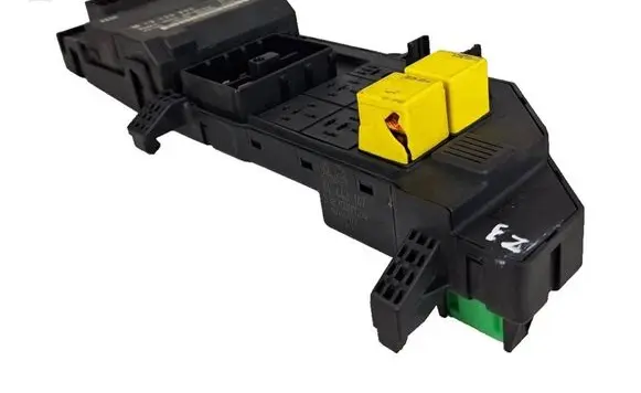 Opel Vectra C Fuse module 13120953 24443147