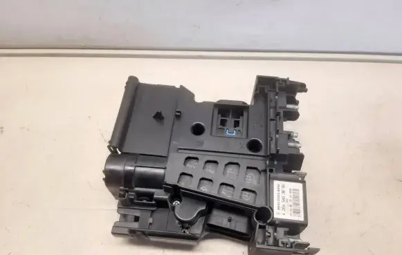 Mercedes-Benz C W204 Fuse box set A2045403850